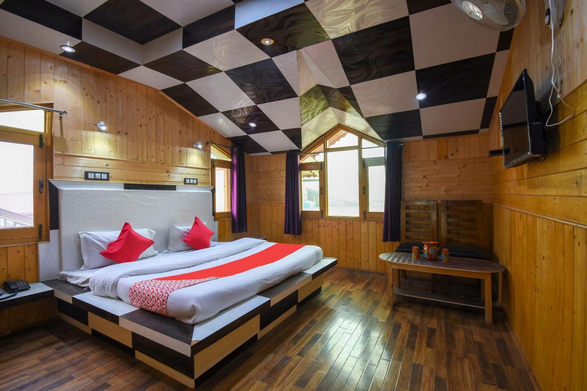 Oyo Hotel New Divine Kashmir Durgjan Esterno foto