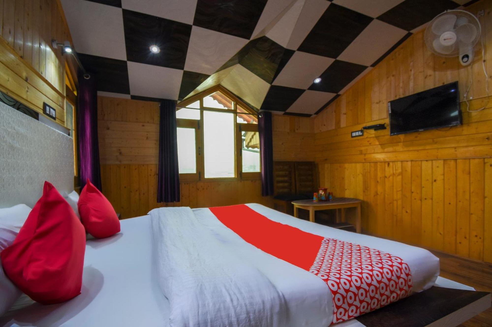 Oyo Hotel New Divine Kashmir Durgjan Esterno foto
