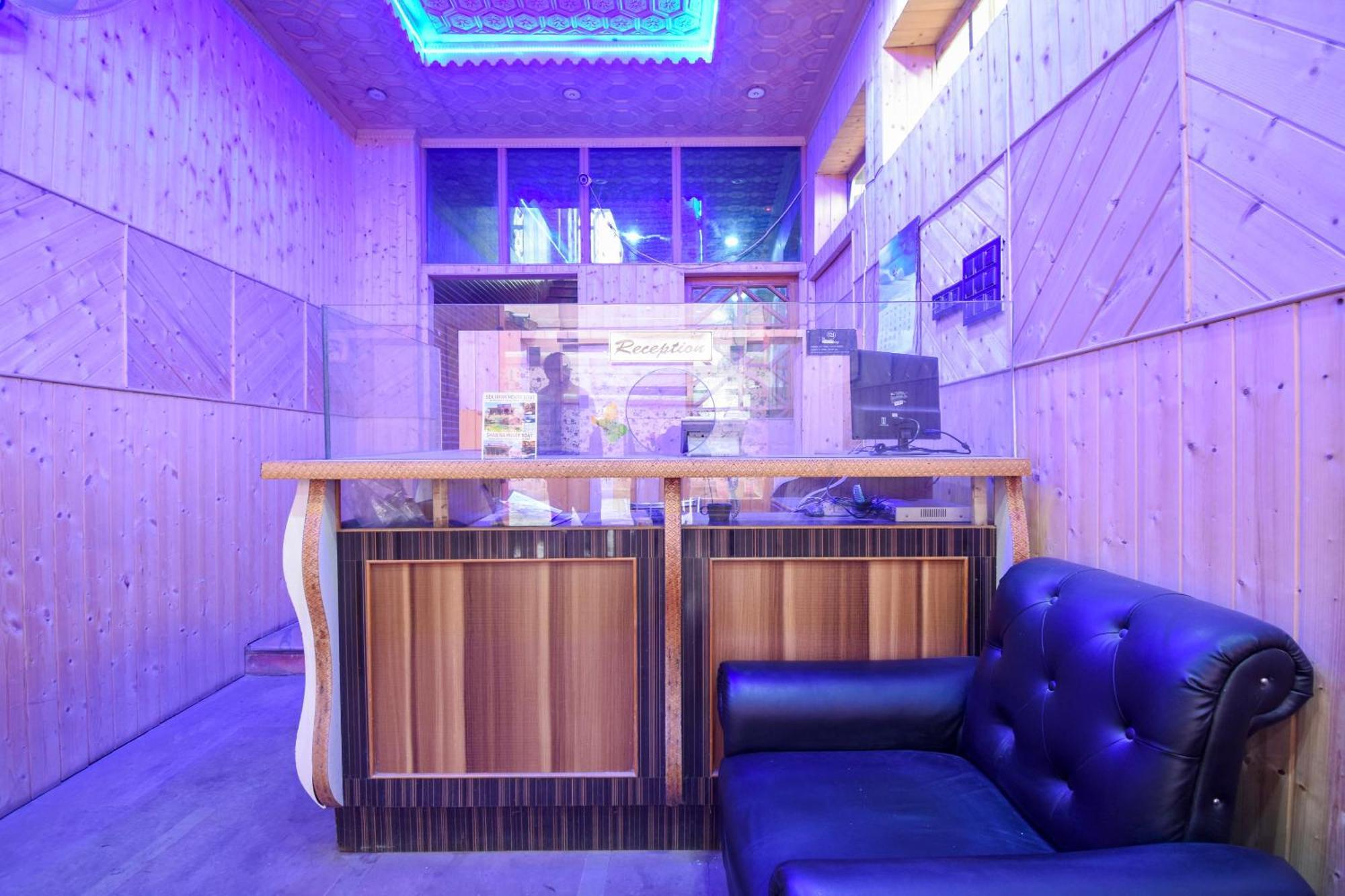 Oyo Hotel New Divine Kashmir Durgjan Esterno foto