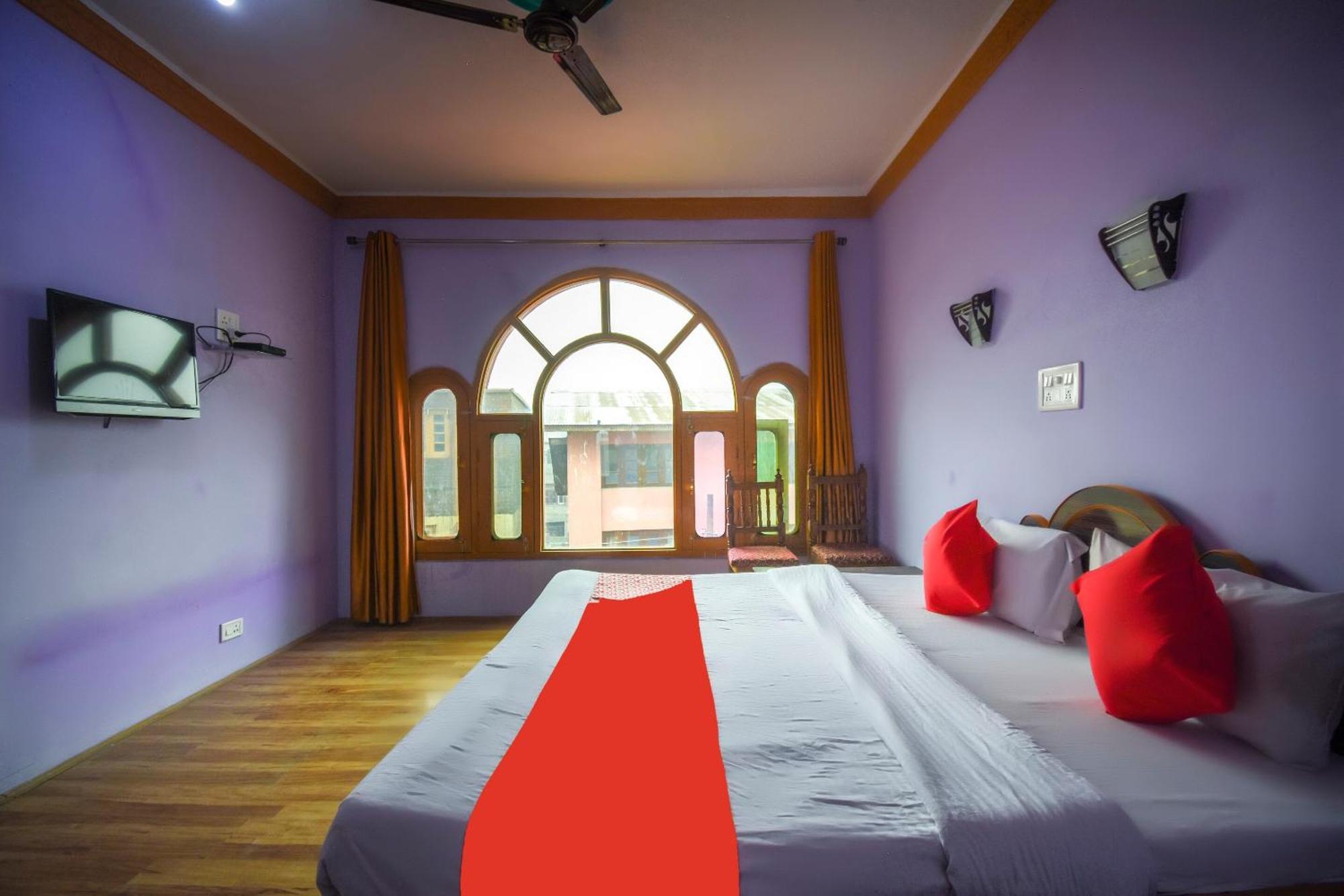 Oyo Hotel New Divine Kashmir Durgjan Esterno foto