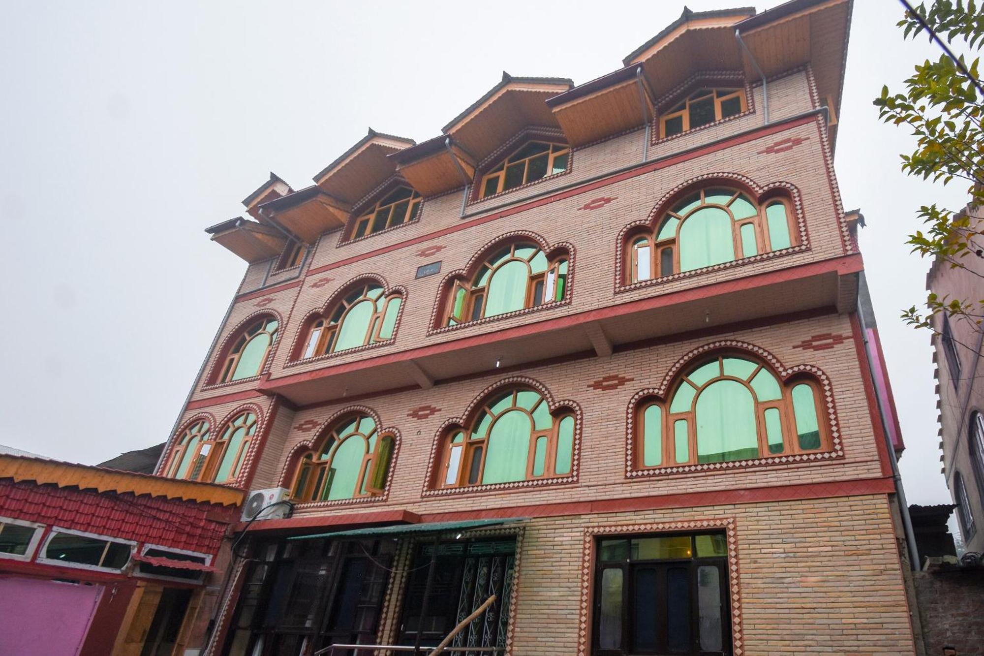 Oyo Hotel New Divine Kashmir Durgjan Esterno foto
