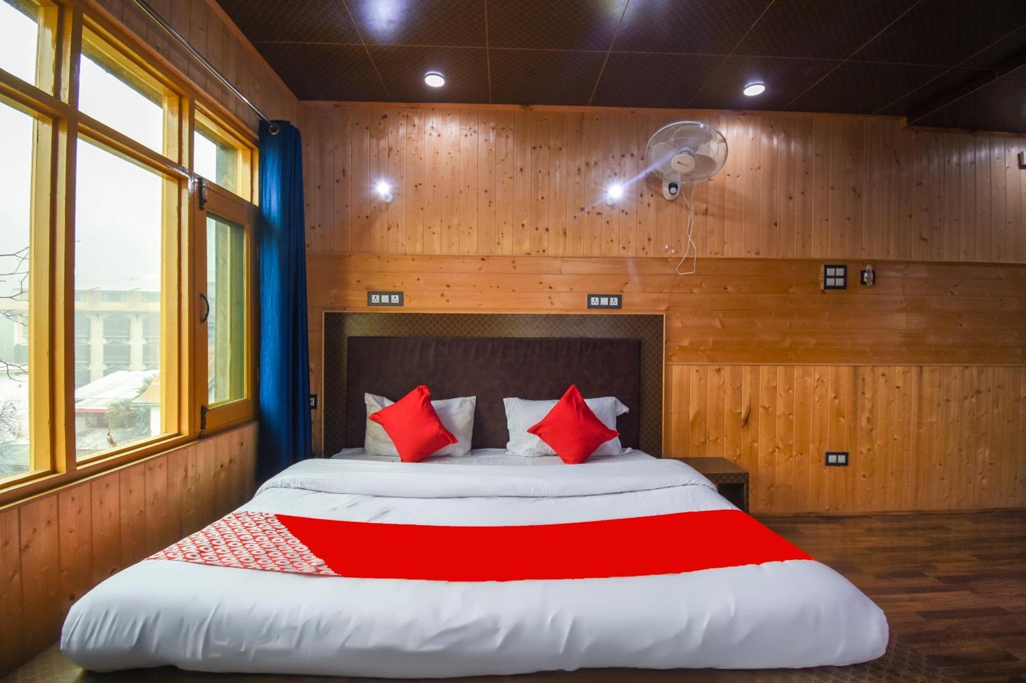 Oyo Hotel New Divine Kashmir Durgjan Esterno foto