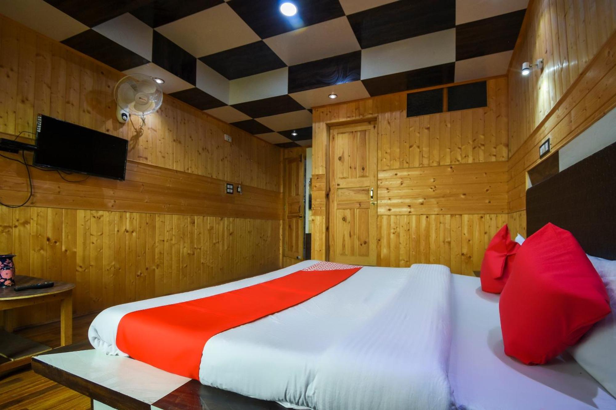 Oyo Hotel New Divine Kashmir Durgjan Esterno foto