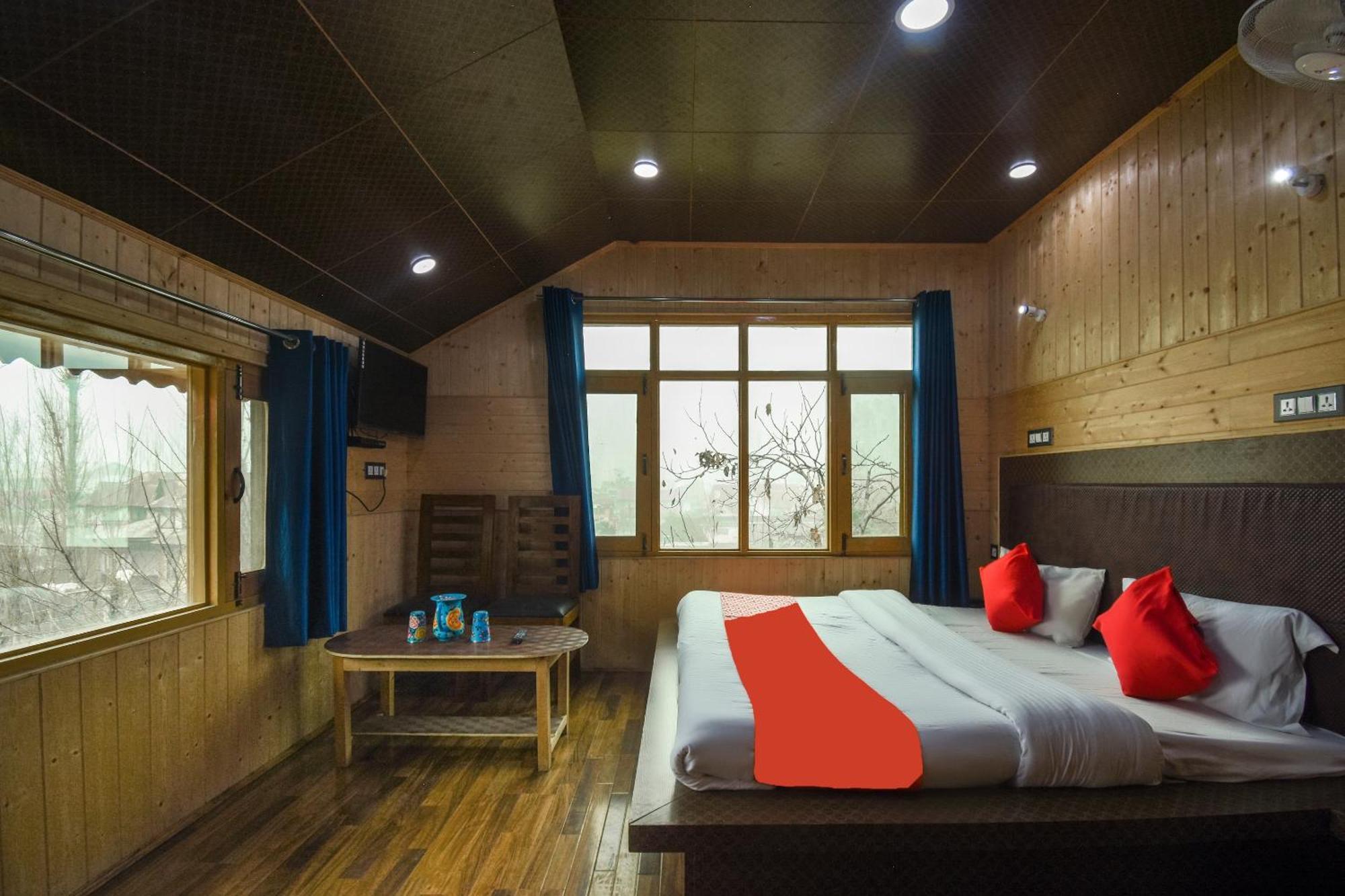 Oyo Hotel New Divine Kashmir Durgjan Esterno foto