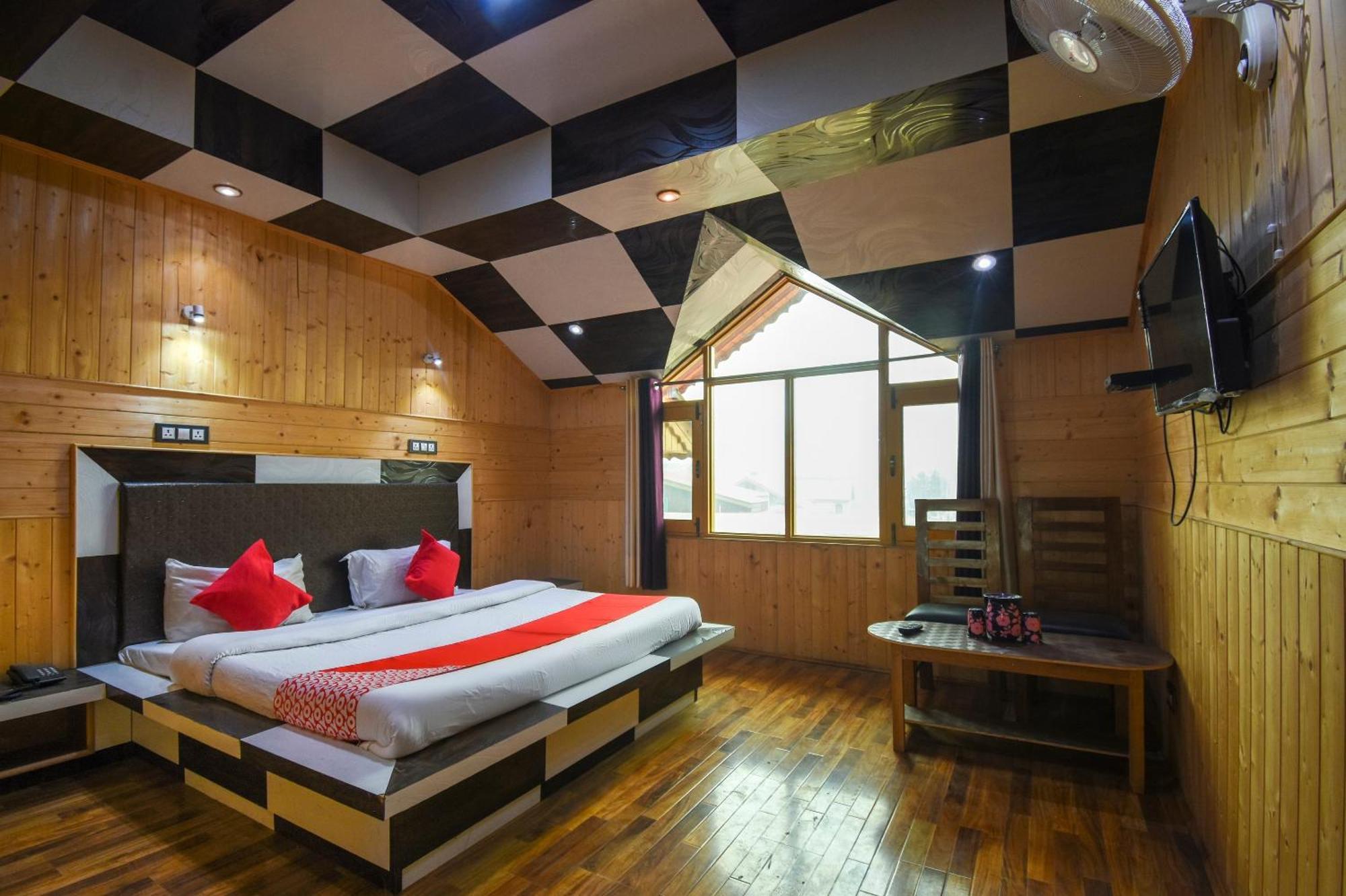 Oyo Hotel New Divine Kashmir Durgjan Esterno foto