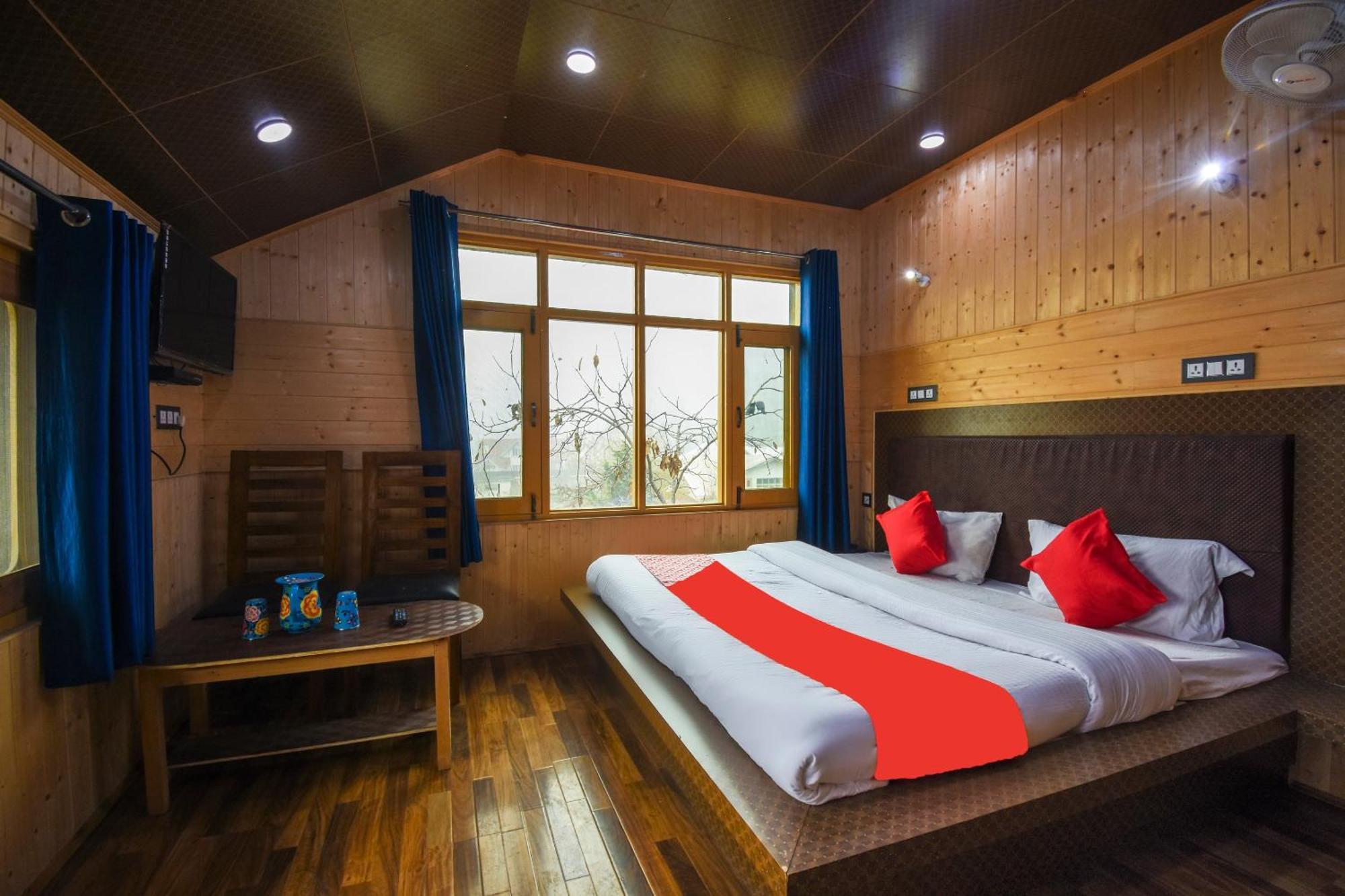 Oyo Hotel New Divine Kashmir Durgjan Esterno foto