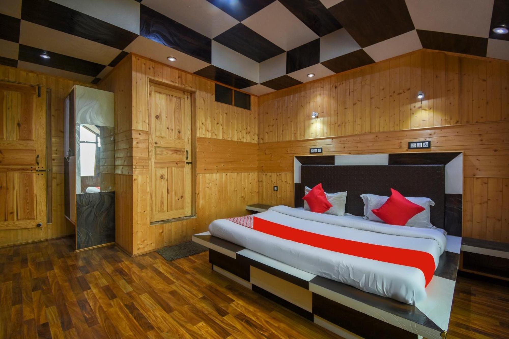 Oyo Hotel New Divine Kashmir Durgjan Esterno foto
