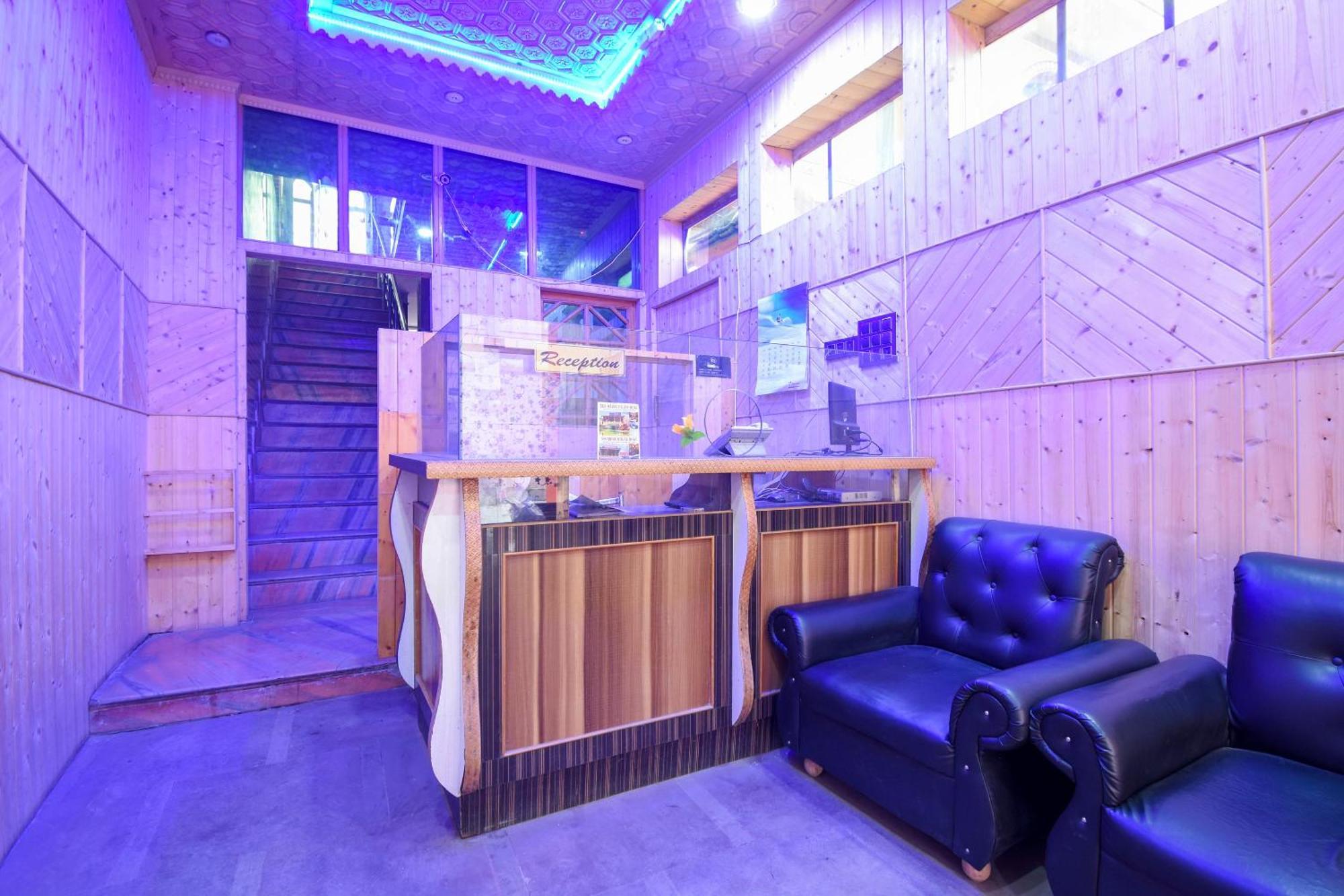 Oyo Hotel New Divine Kashmir Durgjan Esterno foto